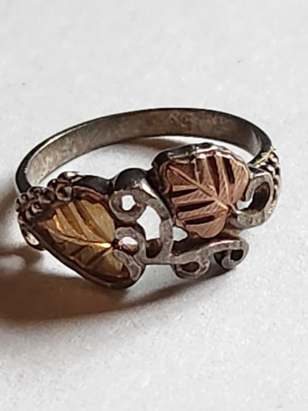 Vintage Black Hills Gold Leaf Band Ring - Size 6 - Tri-Color Yellow & Rose Gold!